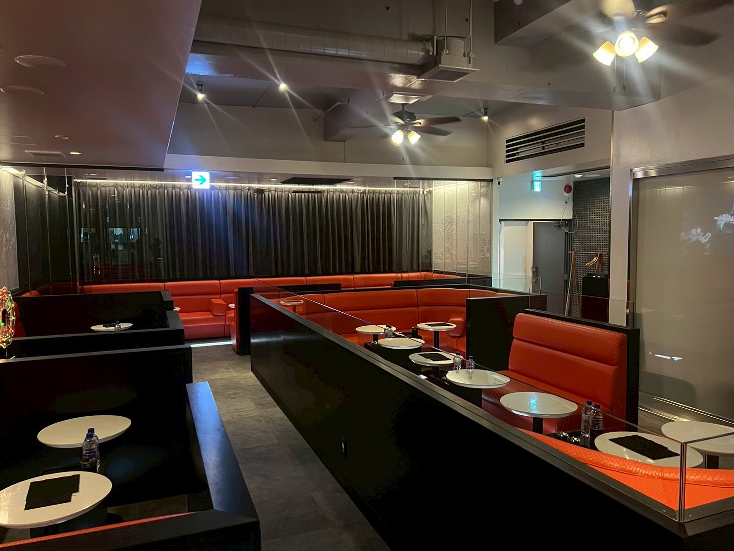 LINE_ALBUM_yaya店内写真_261015_6